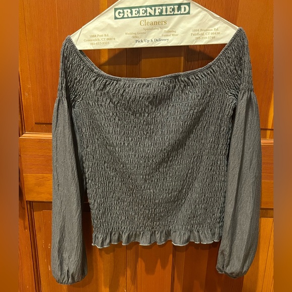 NWOT Kirious Off the Shoulder Smocked Top - Picture 5 of 12